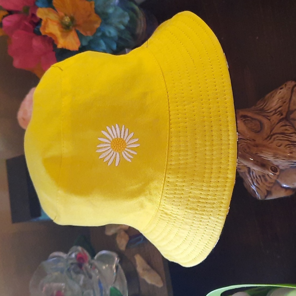 Bucket hats. - Picture 3 of 4
